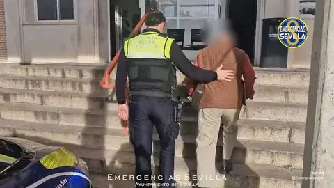 Pegan una paliza a un anciano en Sevilla 'simulando' que lo conoc&iacute;an. Todo para robarle
