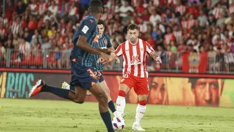 Imagen del partido de la primera vuelta entre la UD Almer&iacute;a y el Valencia CF | LaLiga