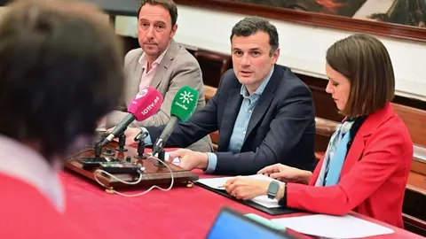 Bruno Garc&iacute;a mueve ficha para trasladar la Escuela de Idiomas al colegio Adolfo de Castro