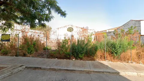 Solar en la calle &Aacute;lamos