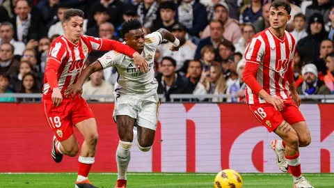 Marc Pubill, Sergio Arribas y Vinicius Jr en el Real Madrid - UD Almer&iacute;a