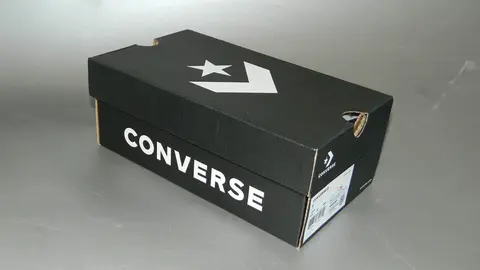 Caja de zapatillas Converse