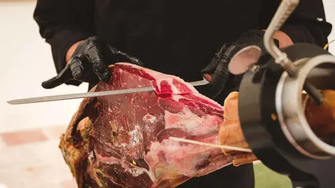 Jam&oacute;n ib&eacute;rico de bellota Cinco Jotas&nbsp;pieza de 4 kilos en Alcampo