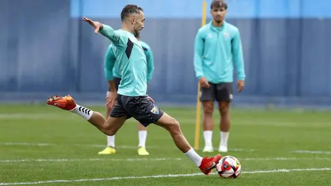 Sesi&oacute;n de entrenamiento del M&aacute;laga CF antes de su partido en Melilla