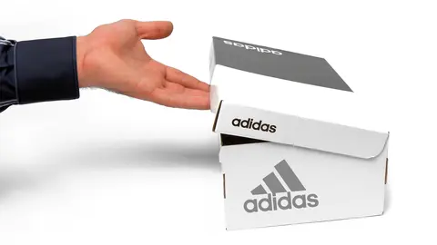 Caja de Zapatillas de Adidas