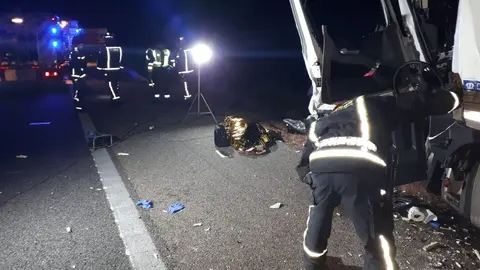 Choque entre 2 camiones frigor&iacute;ficos y un veh&iacute;culo en Almer&iacute;a. Estas son las consecuencias