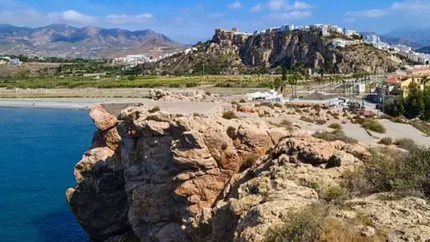Encuentran el cad&aacute;ver de un hombre en el pe&ntilde;&oacute;n de Salobre&ntilde;a en Granada