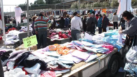 Encuentran muerto a un hombre en el mercadillo del Parque Alcosa en Sevilla