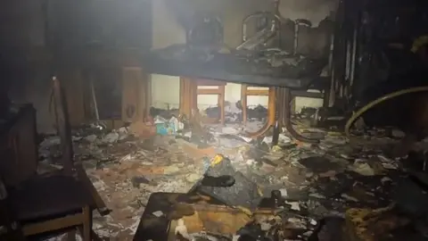 3 menores atrapados despu&eacute;s de un incendio en una vivienda en Dos Hermanas en Sevilla