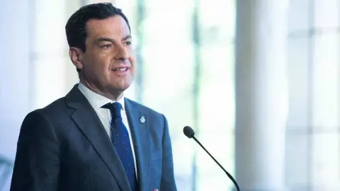 Juanma Moreno, sobre los ERE: "No nos gustan los indultos y menos a condenados por corrupci&oacute;n"