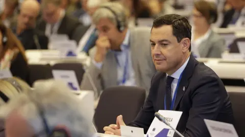 Juanma Moreno. "Es bochornoso que los socios de S&aacute;nchez no respeten a los agentes de Barbate"