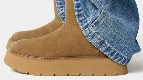 Botines planos con forro de pelo de Stradivarius