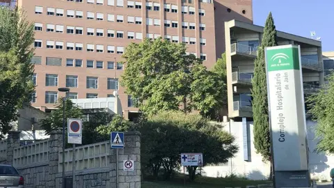 Muere la ni&ntilde;a de 10 a&ntilde;os ingresada tras el incendio de un bloque de pisos en Linares