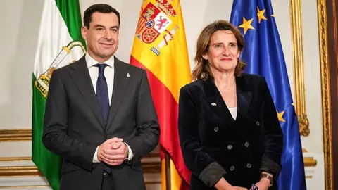 Juanma Moreno en la reuni&oacute;n Teresa Ribera