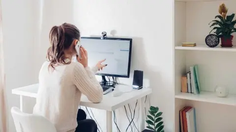 Teletrabajar, una opci&oacute;n cada vez m&aacute;s f&aacute;cil en Andaluc&iacute;a. Sueldos de hasta 4.100 euros