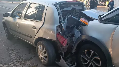Choque entre 2 coches en una avenida de C&aacute;diz. Estas son las consecuencias