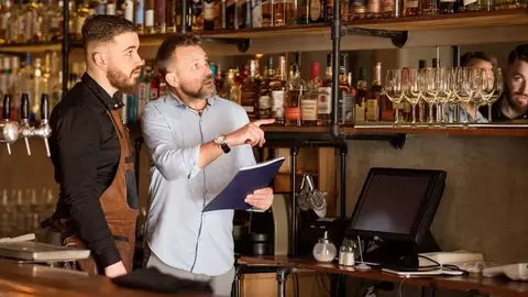 Control de bares. M&aacute;s de 1.000 en la lista de inspecciones de la Junta de Andaluc&iacute;a para 2024