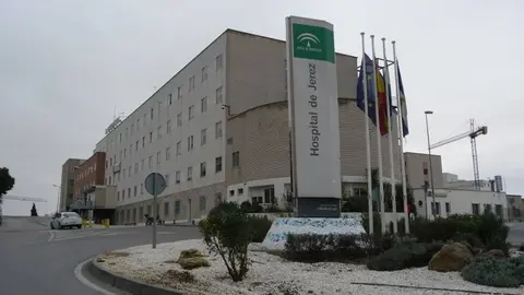 2 personas atrapadas tras un incendio de madrugada en una vivienda de Jerez