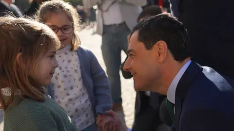 Juanma Moreno: "La historia de Andaluc&iacute;a la escribimos cada d&iacute;a 8 millones y medio de personas"