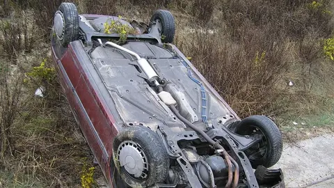 Muere un hombre tras volcar su veh&iacute;culo en una carretera de Servilla