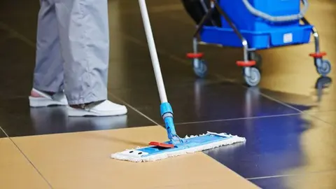 Buscan personal de limpieza y cuidados en Andaluc&iacute;a. No hacen falta estudios