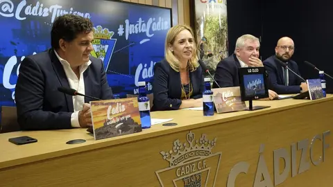 Imagen del acuerdo suscrito entre la Diputaci&oacute;n de C&aacute;diz y el C&aacute;diz CF (1)
