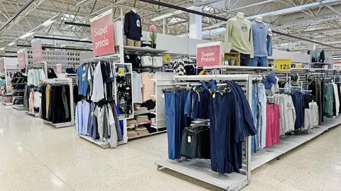 Secci&oacute;n textil de supermercado Carrefour en Jerez - Cristo Garc&iacute;a para El MIRA