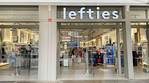 Tienda Lefties en Parque Comercial Luz Shopping de Jerez de la Frontera - Cristo Garc&iacute;a para El MIRA