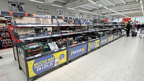 Pasillo de bazar de Lidl en Jerez - Cristo Garc&iacute;a para El MIRA