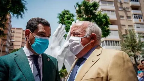 Juanma Moreno, con el entonces consejero de Salud Jes&uacute;s Aguirre