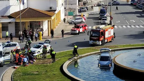 Imagen del coche en el interior de la fuente