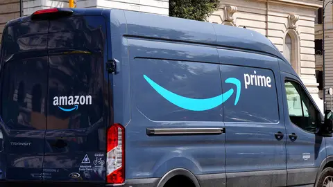 Furgoneta Ford Transit de reparto de Amazon