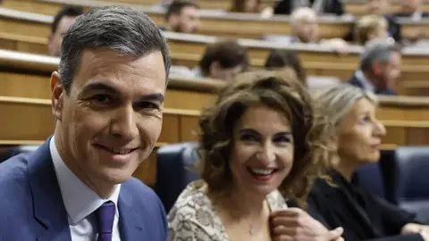 Pedro S&aacute;nchez, junto a la ministra Mar&iacute;a Jes&uacute;s Montero