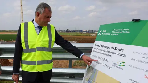 Jos&eacute; Luis Sanz visita las obras de la l&iacute;nea 3 del Metro de Sevilla