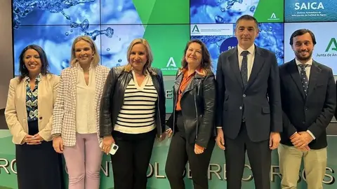 Carmen Crespo, consejera de Agricultra de la Junta en su visita a Smart Water