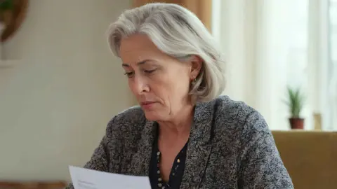 Una pensionista preocupada por el estado de su pensi&oacute;n de la Seguridad Social