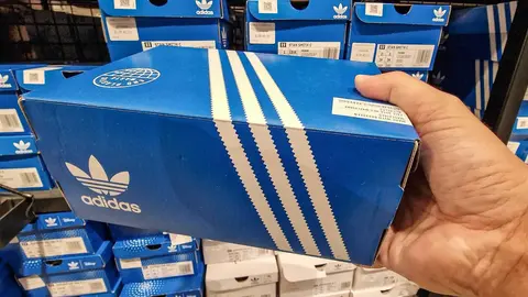 Caja de Zapatillas Adidas - El MIRA