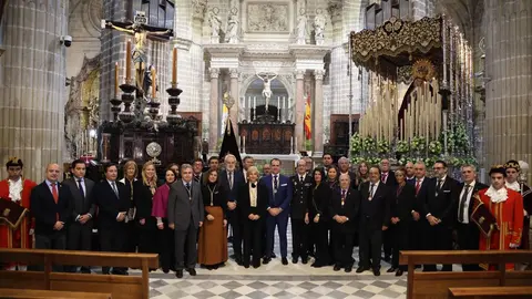 Entrega del bast&oacute;n de mando de la ciudad al Sant&iacute;simo Cristo de la Viga | Cristo Garc&iacute;a