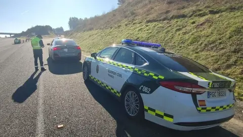 Un coche de la guardia civil de tr&aacute;fico
