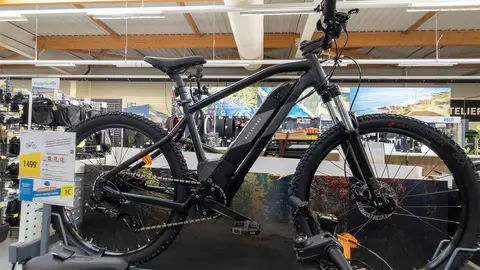 Bicicleta el&eacute;ctrica de monta&ntilde;a Ebike Rockrider de Decathlon