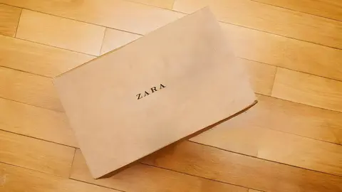 Caja de zapatillas, zapatos y sandalias de ZARA