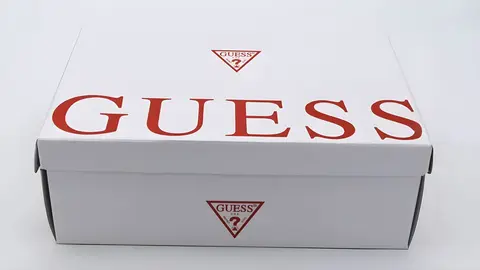 Caja de calzado GUESS