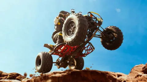 Una persona con un quad