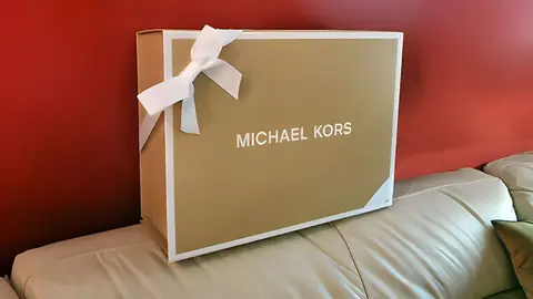 Caja de Michael Kors