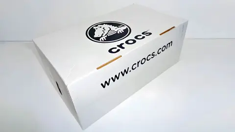 Caja de zapatillas y sandalias CROCS