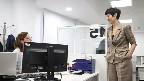 Elma Saiz en la nueva oficina de la Seguridad Social en Jerez | Cristo Garc&iacute;a