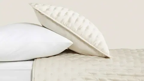 Edred&oacute;n satinado liso de Zara Home