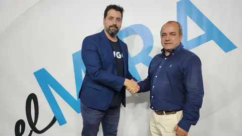 Jaime N&uacute;&ntilde;ez y Juan Carlos Corchado en la firma del acuerdo