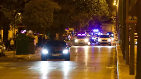 Coches de la Polic&iacute;a Local en la Avenida Blas Infante