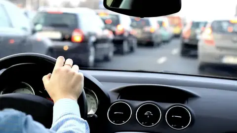 Retenciones en una carretera de Sevilla